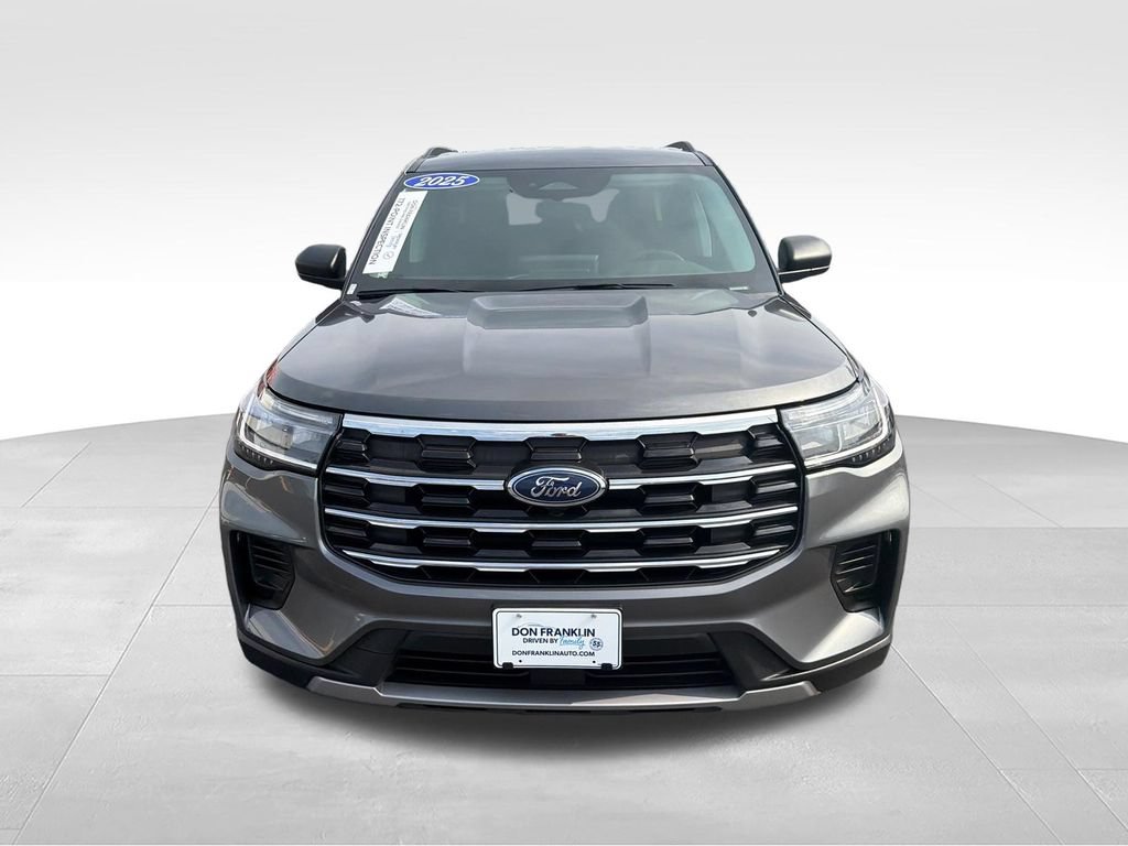 Used 2025 Ford Explorer Active AWD/4WD image 11