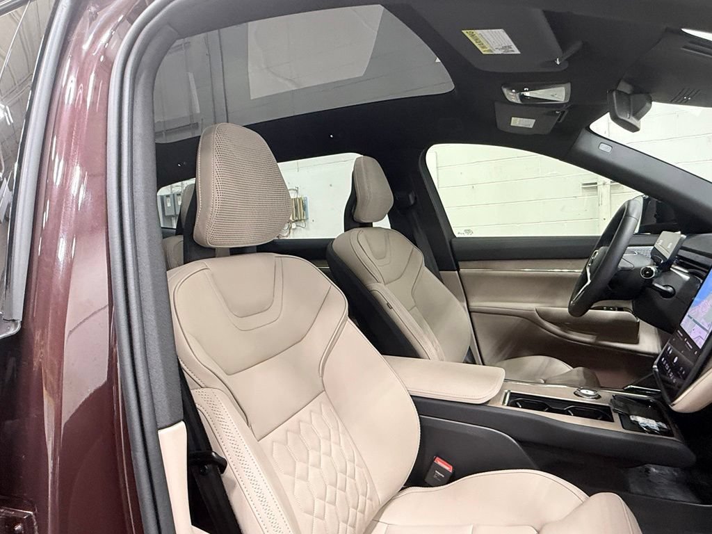 Used 2025 Volvo EX90 Ultra AWD/4WD image 39