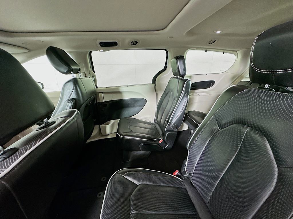 Used 2023 Chrysler Pacifica Limited image 26
