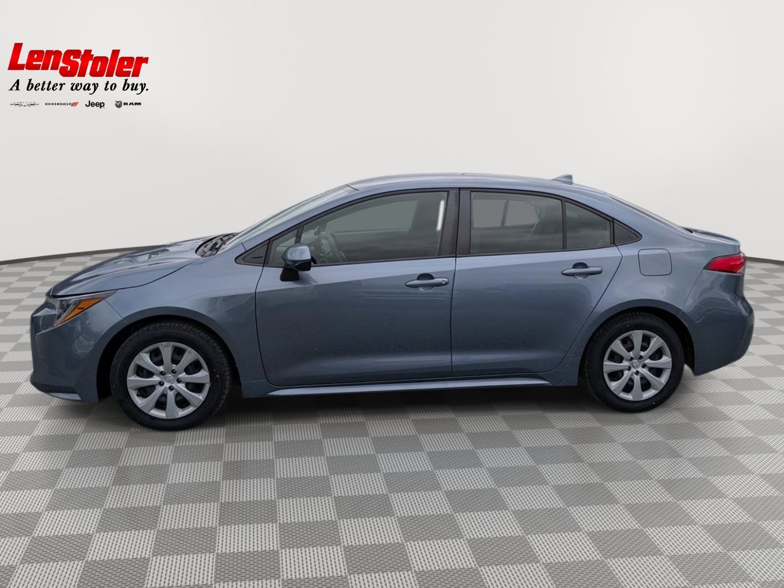 Used 2022 Toyota Corolla LE FWD image 2