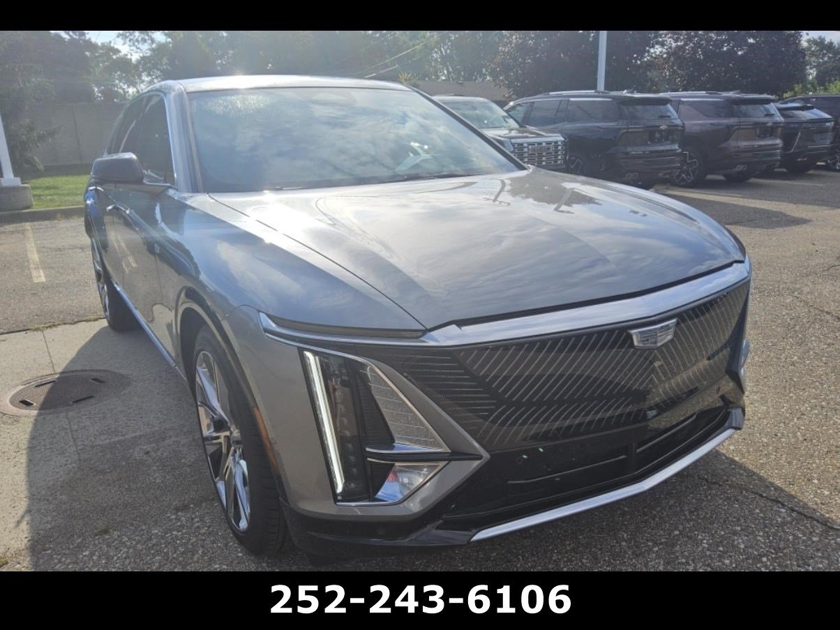 Used 2026 Cadillac Lyriq Signature Luxury AWD/4WD image 3