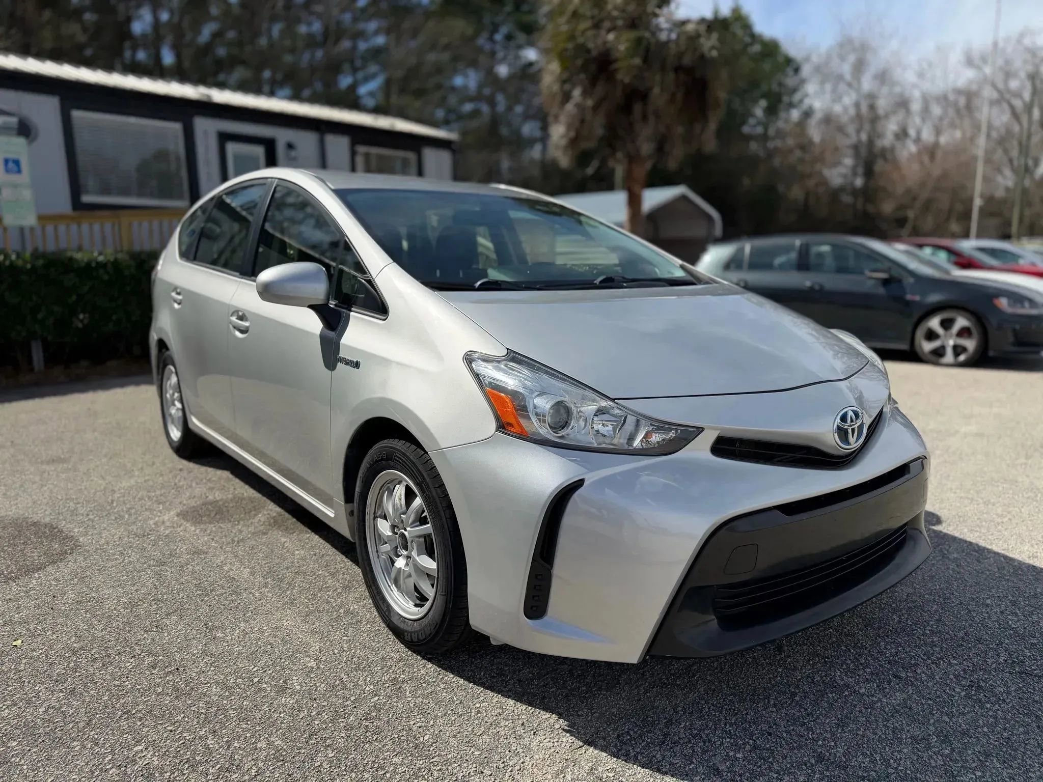 Used 2016 Toyota Prius V Two image 5
