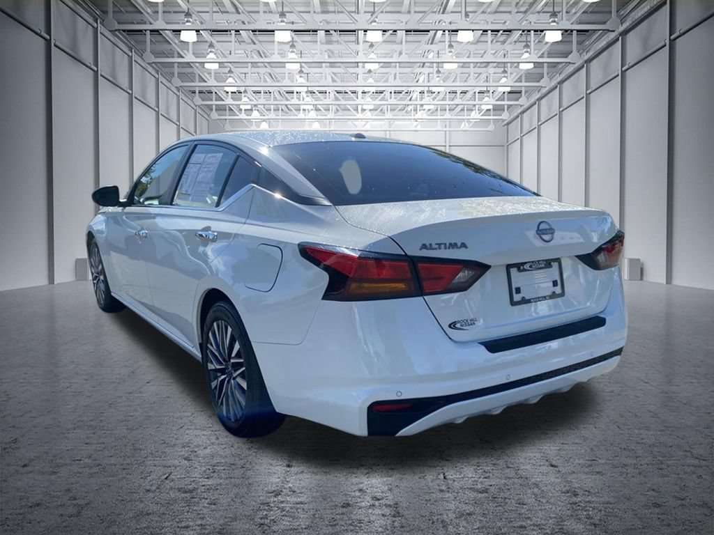 Used 2025 Nissan Altima 2.5 SV FWD image 9
