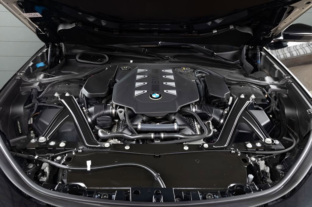 Used 2023 BMW 760i xDrive w/ Executive Package AWD/4WD image 98