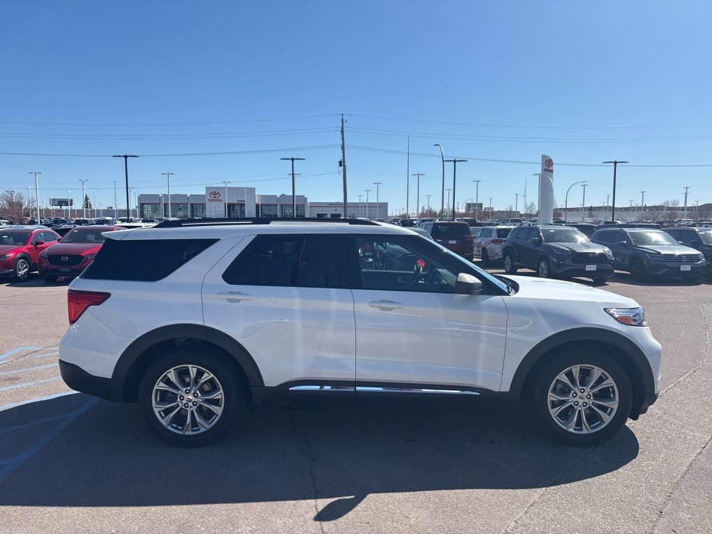 Used 2020 Ford Explorer XLT w/ Equipment Group 202A AWD/4WD image 4