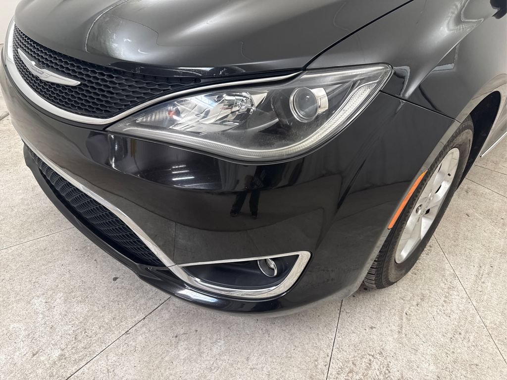 Used 2017 Chrysler Pacifica Touring-L Plus FWD image 17