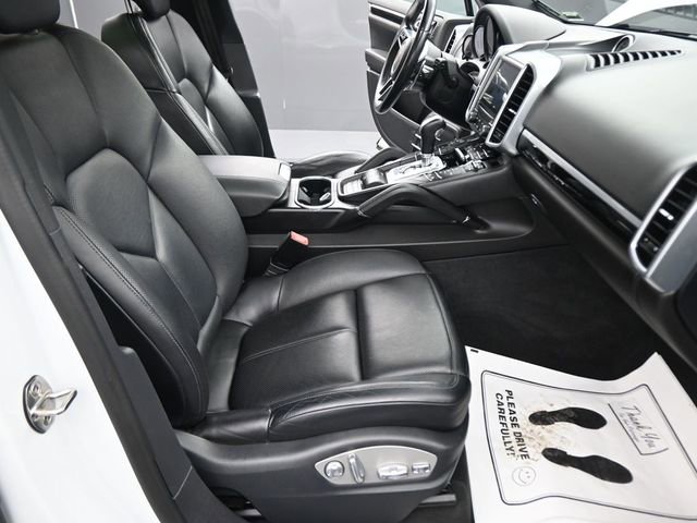 Used 2017 Porsche Cayenne S Platinum AWD/4WD image 37