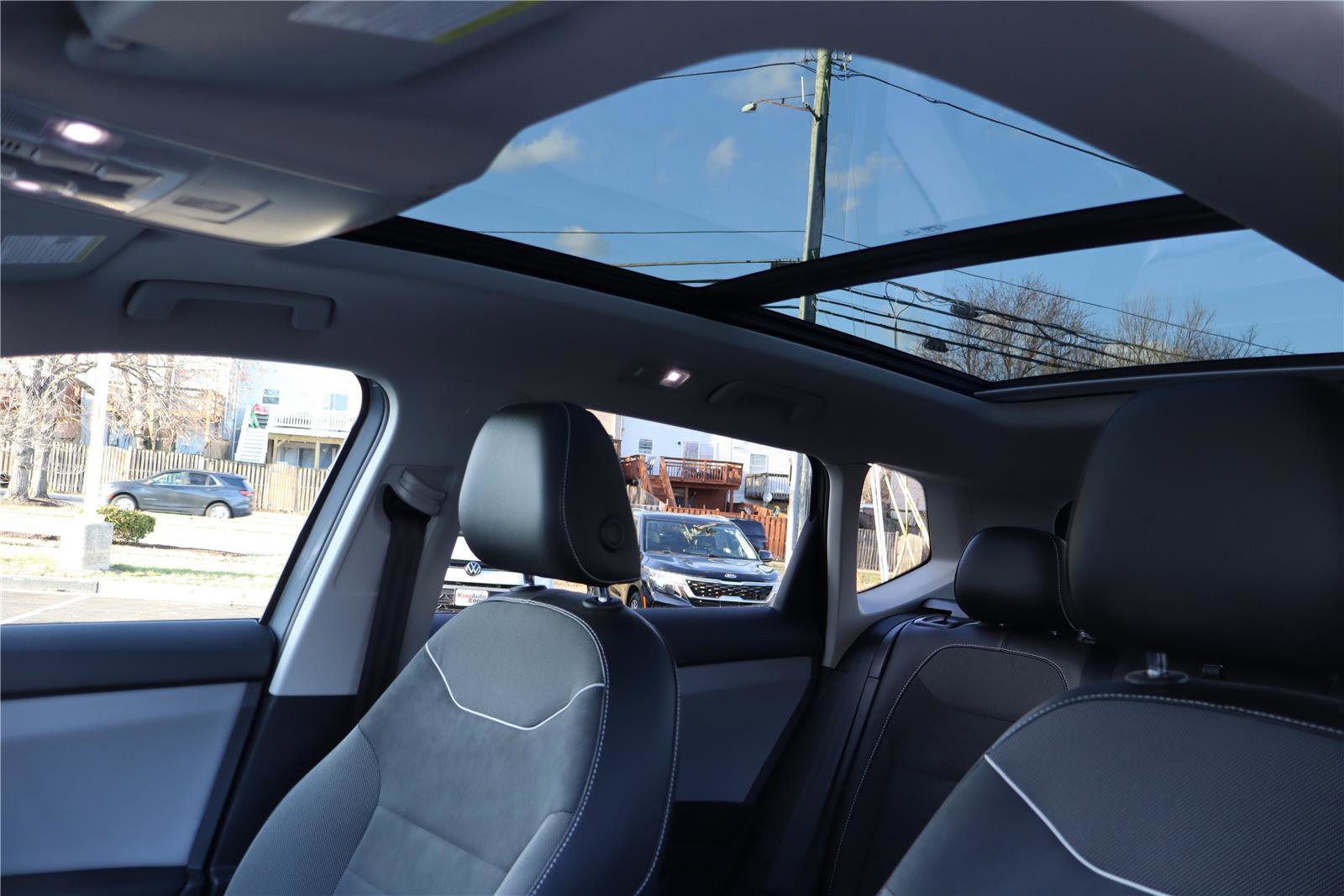 Certified 2023 Volkswagen Taos SE w/ Panoramic Sunroof Package image 23