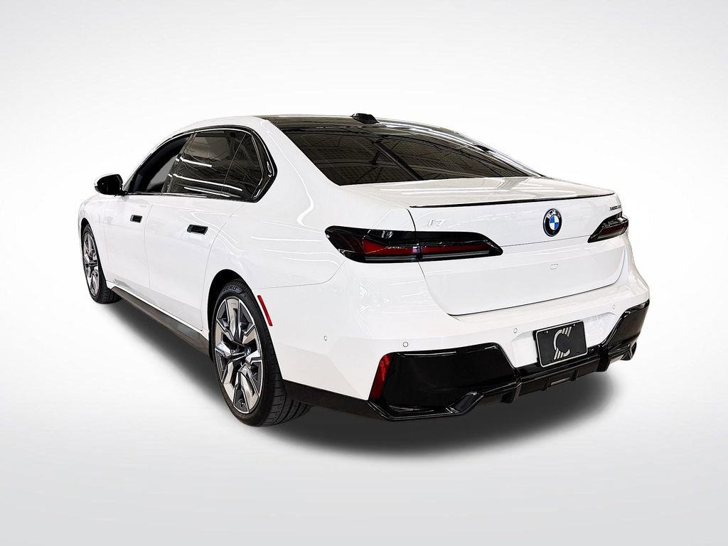 Used 2024 BMW i7 xDrive60 AWD/4WD image 3