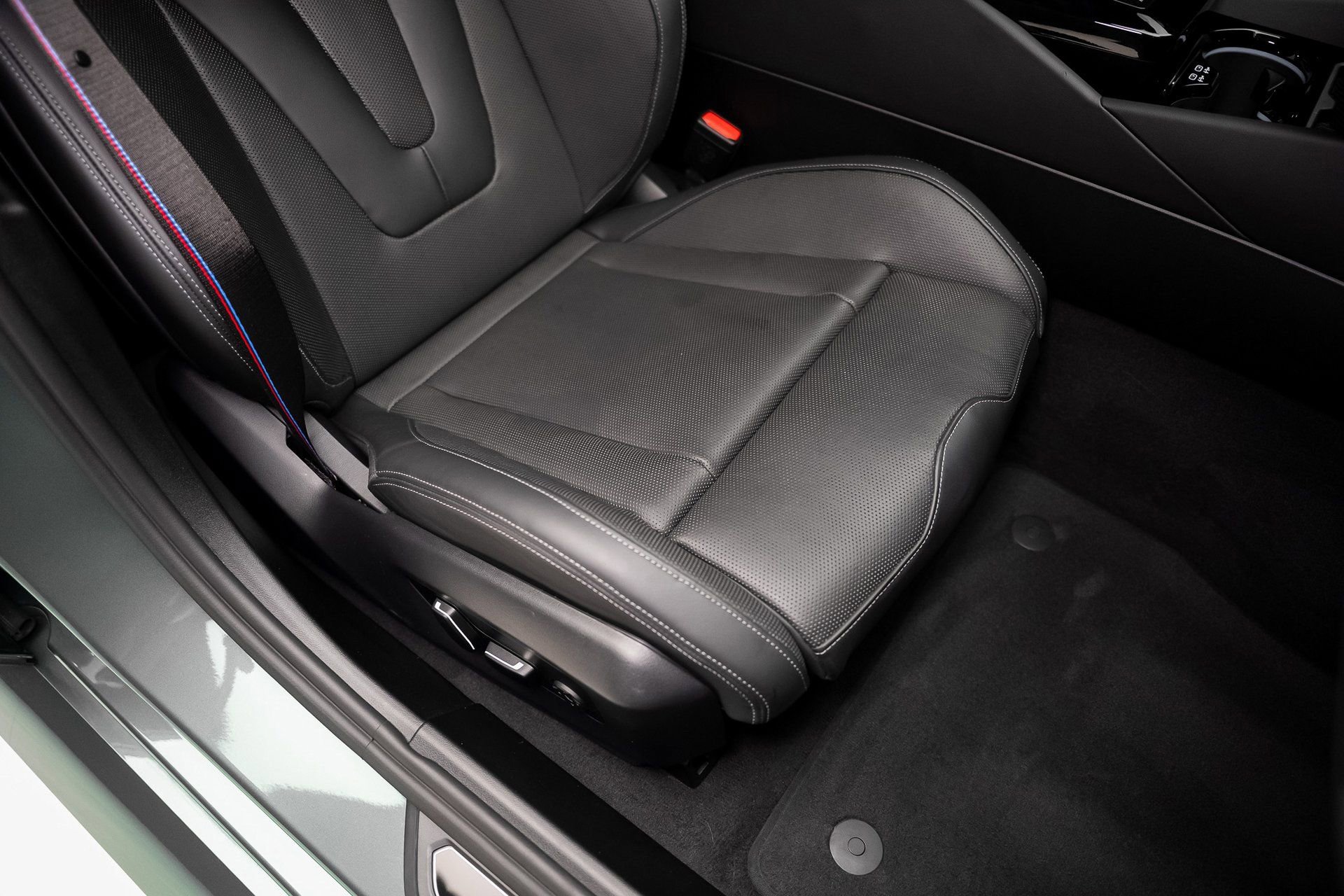 Used 2025 BMW M5 w/ Carbon Package image 69