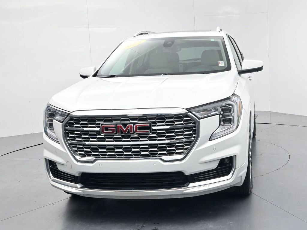 Used 2023 GMC Terrain Denali w/ Denali Premium Package AWD/4WD image 3