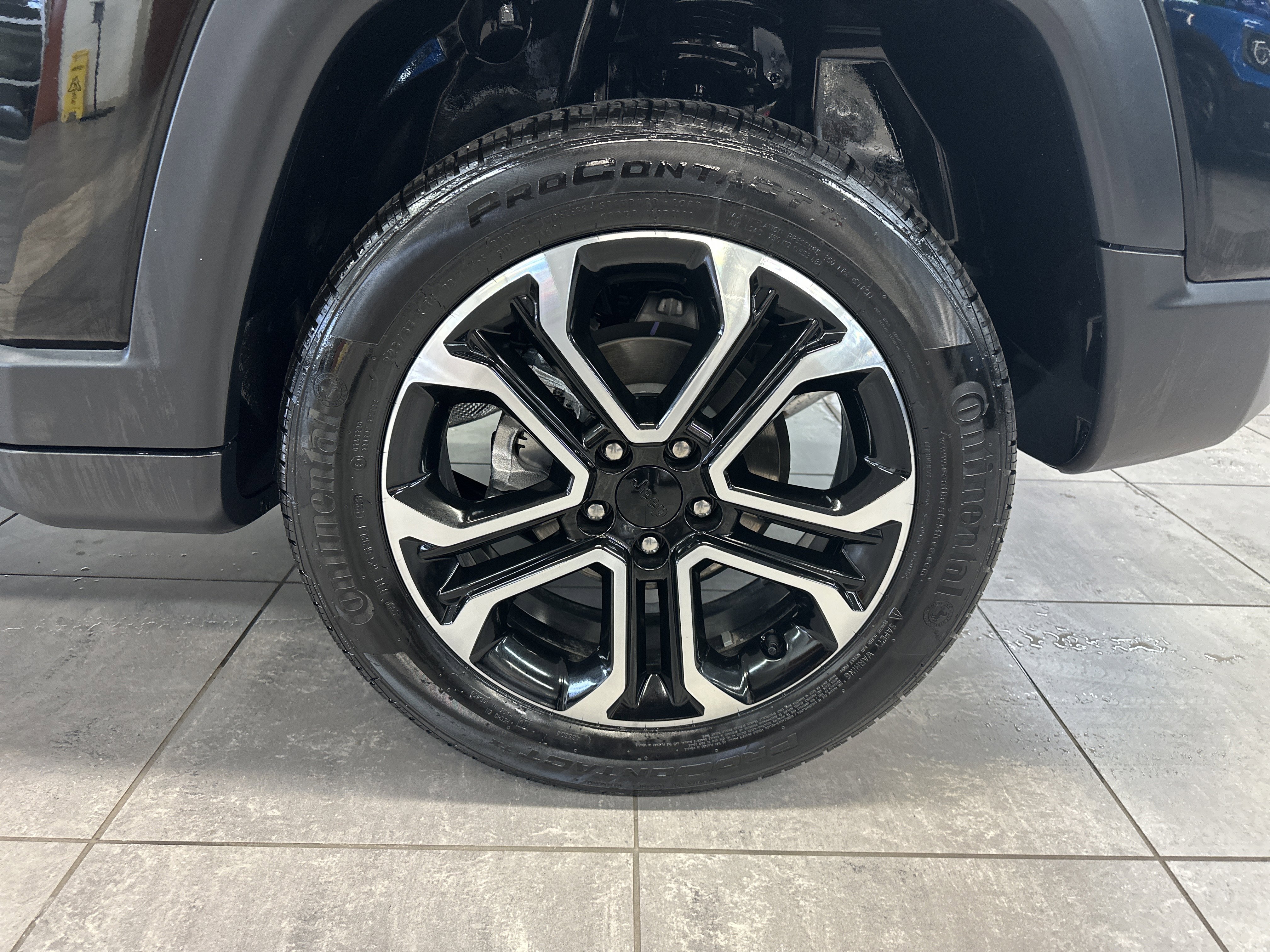 Used 2023 Jeep Compass Limited w/ Sun and Sound Group image 8