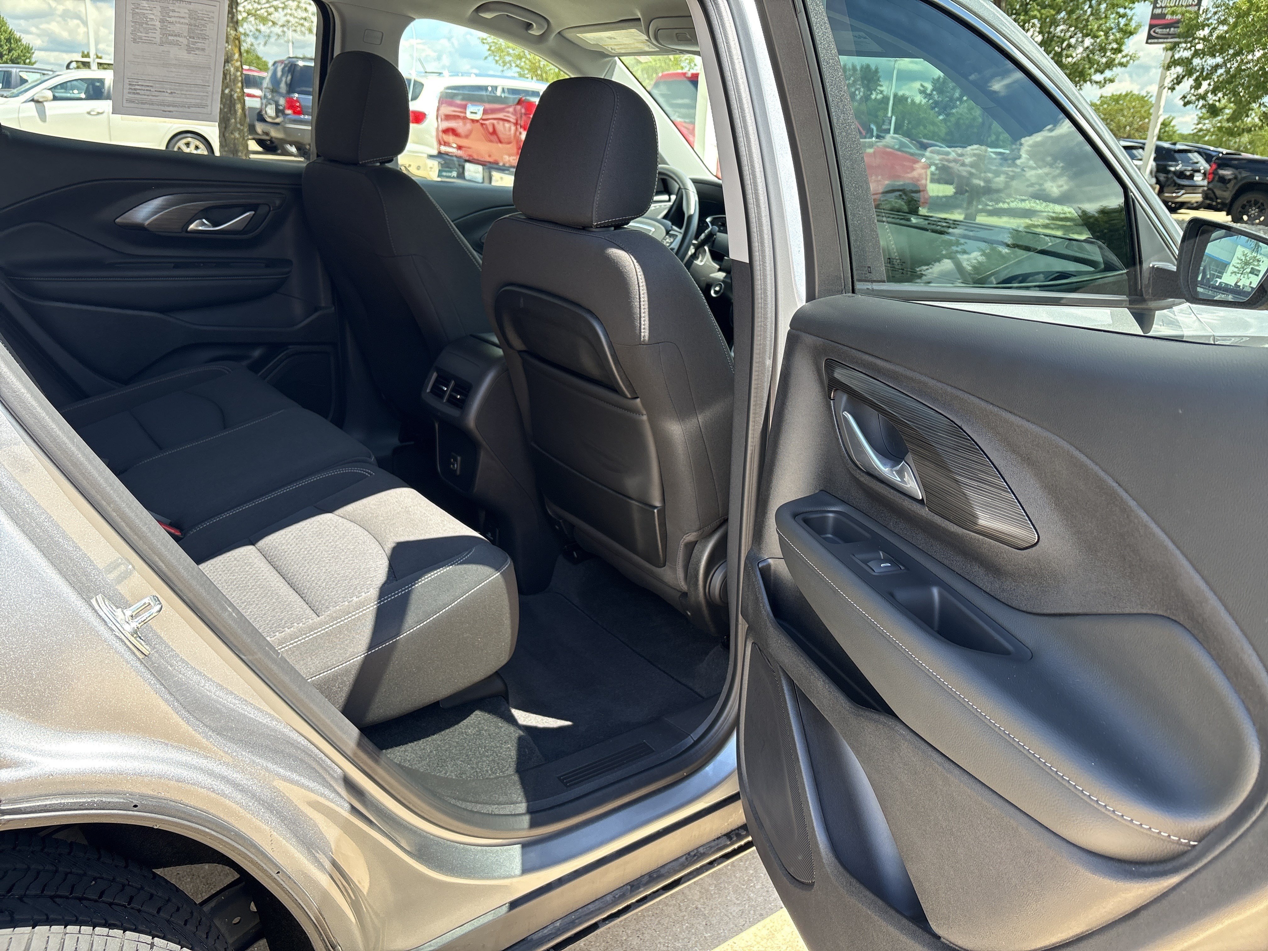 Used 2024 GMC Terrain SLE w/ Driver Convenience Package AWD/4WD image 13