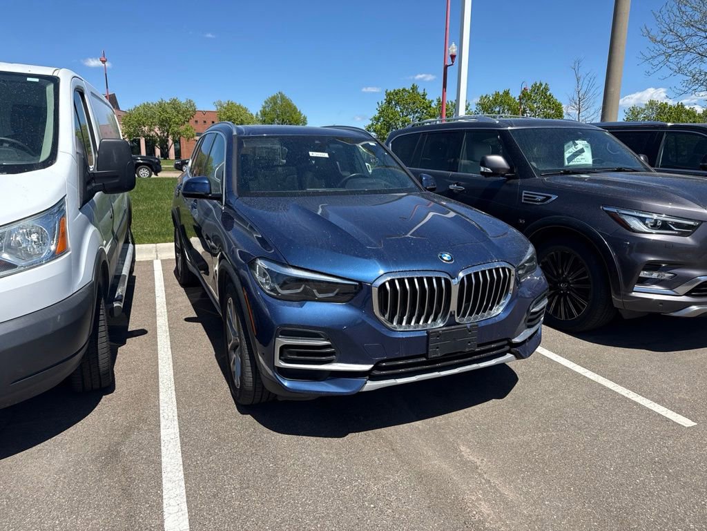 Used 2022 BMW X5 xDrive40i w/ Premium Package AWD/4WD image 2