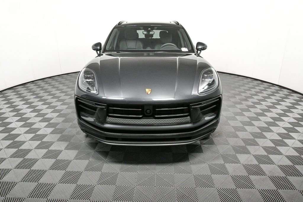 Certified 2026 Porsche Macan AWD/4WD image 36