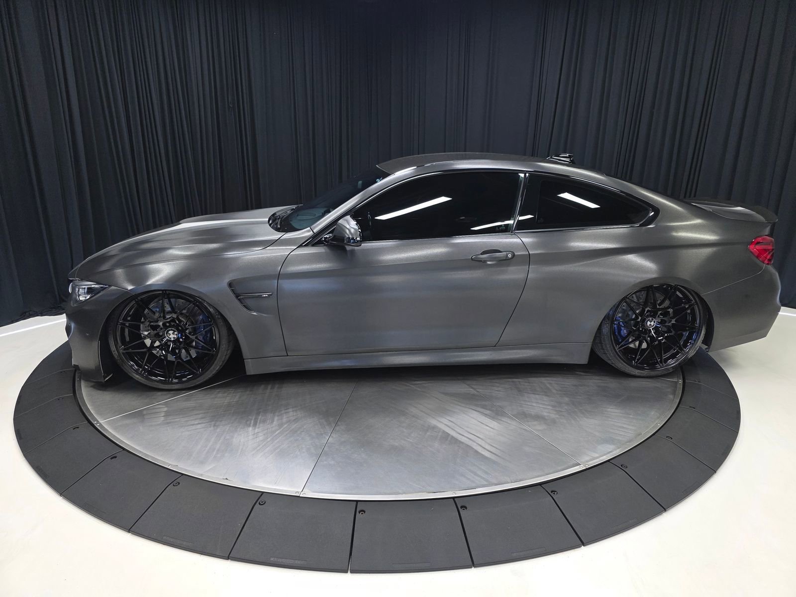 Used 2019 BMW M4 Coupe w/ Competition Package RWD image 10