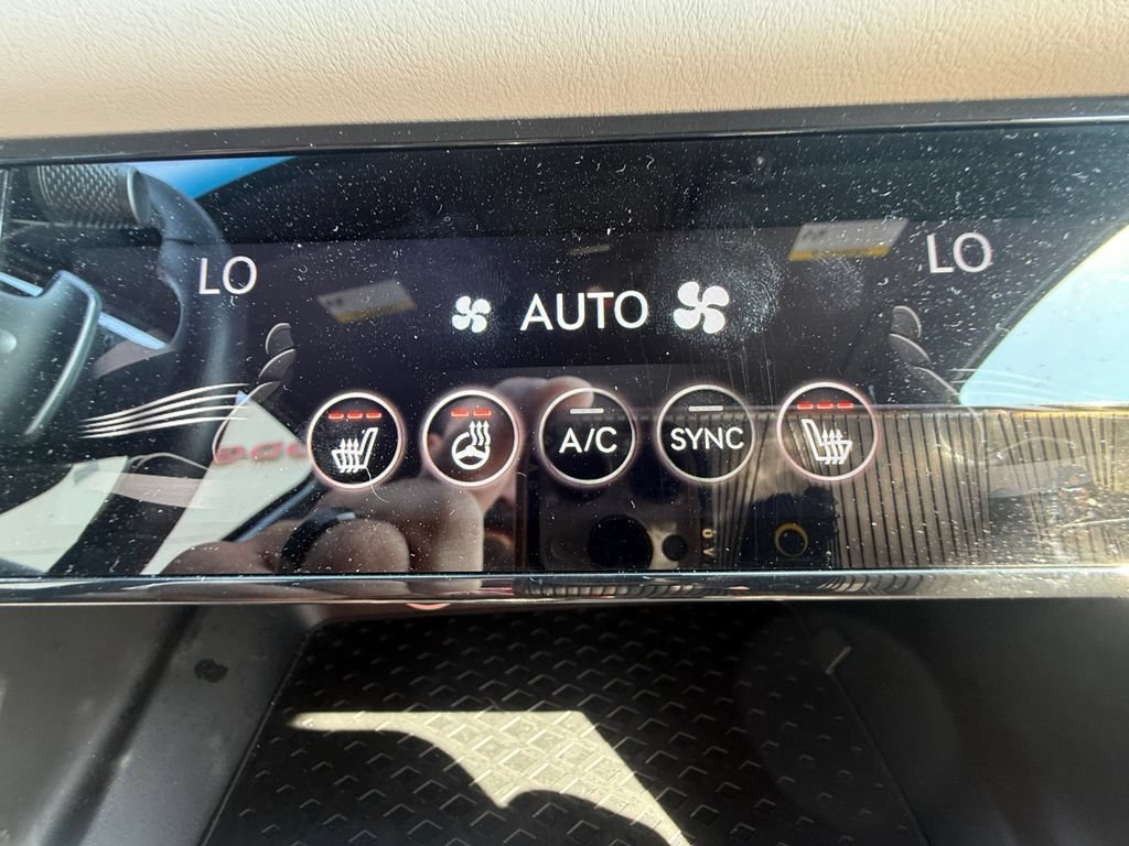 Used 2025 Genesis G70 2.5T AWD/4WD image 34