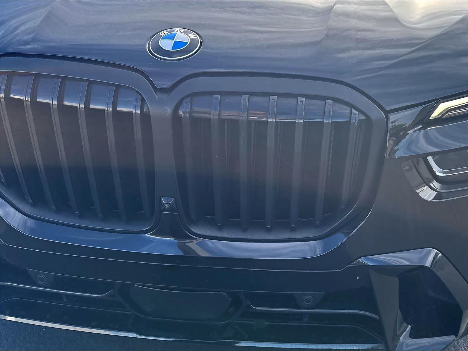 Used 2024 BMW X7 xDrive40i w/ M Sport Package AWD/4WD image 33