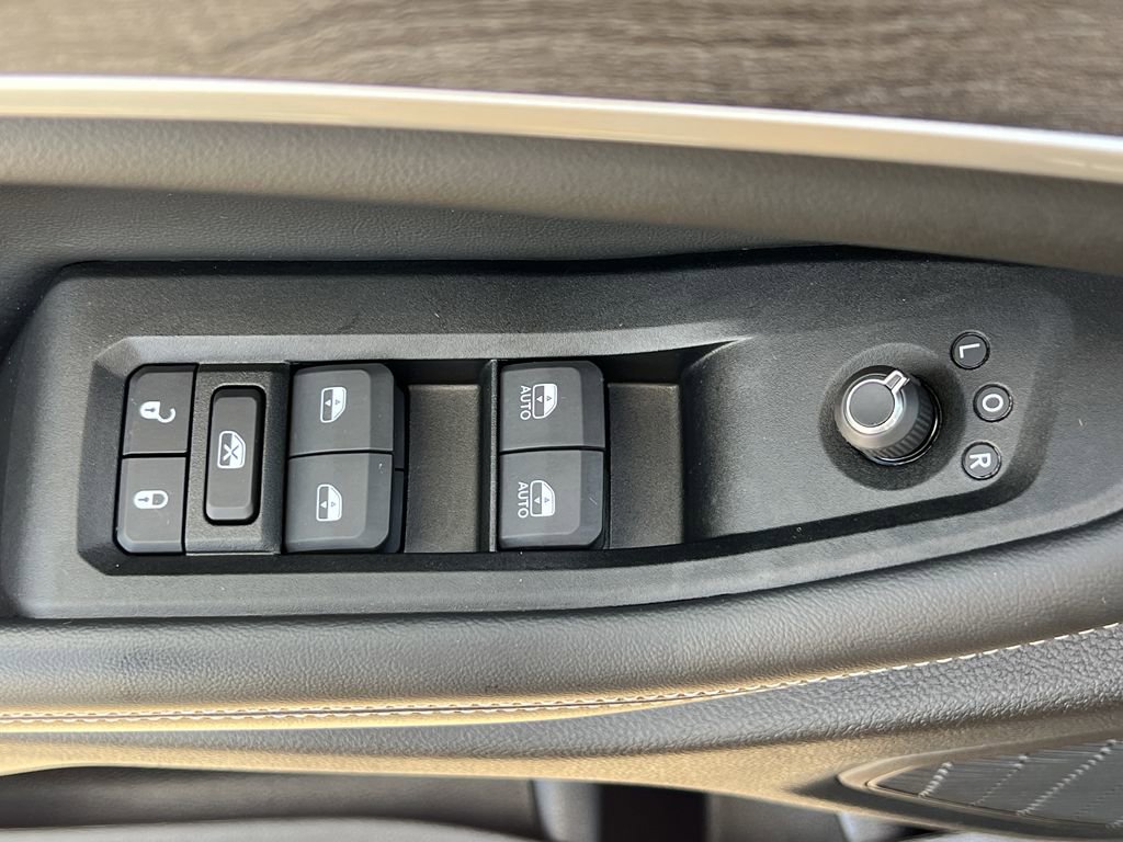 Used 2024 Jeep Grand Cherokee Limited w/ Luxury Tech Group II image 12