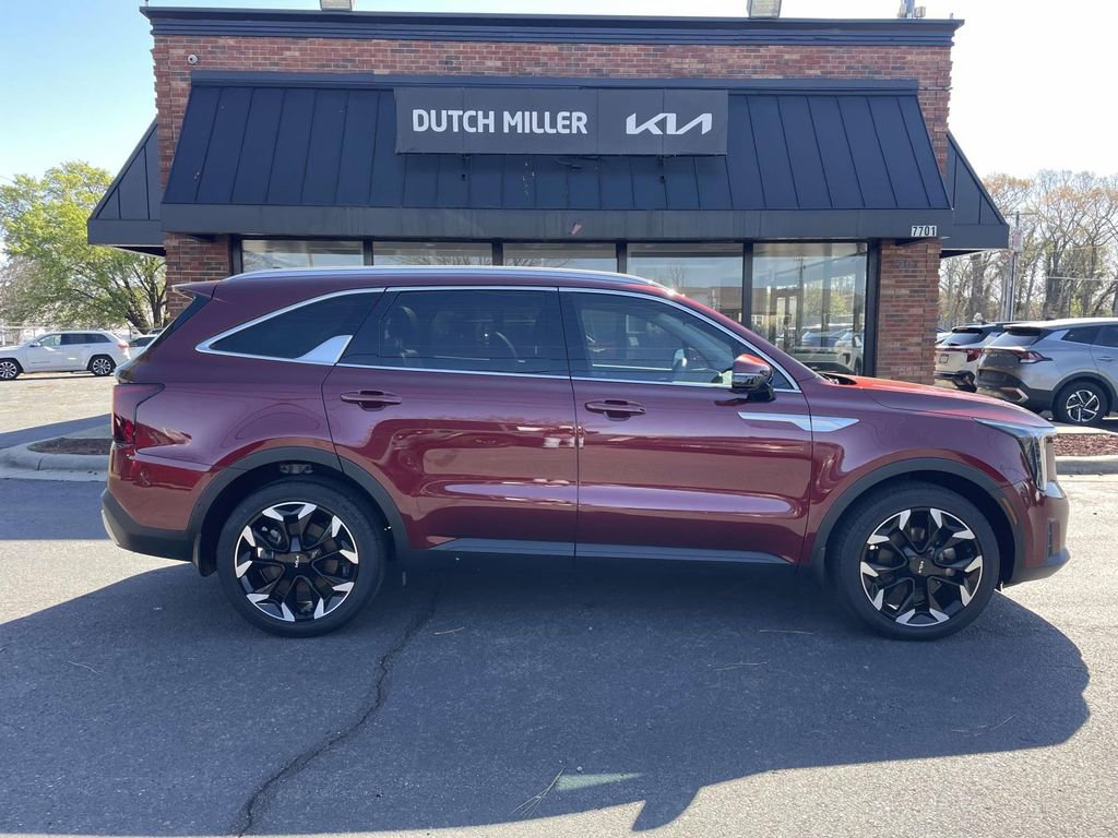 Certified 2025 Kia Sorento SX image 8