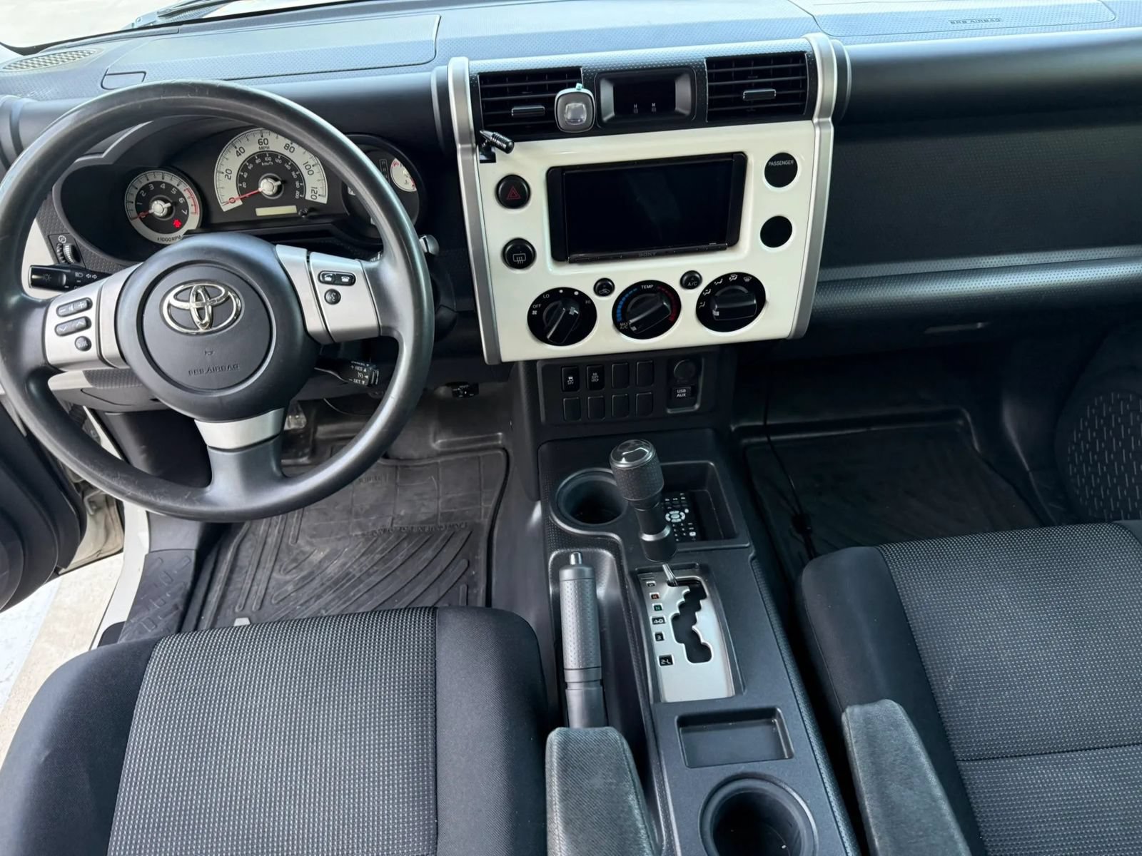 Used 2011 Toyota FJ Cruiser 2WD w/ Convenience Pkg image 12
