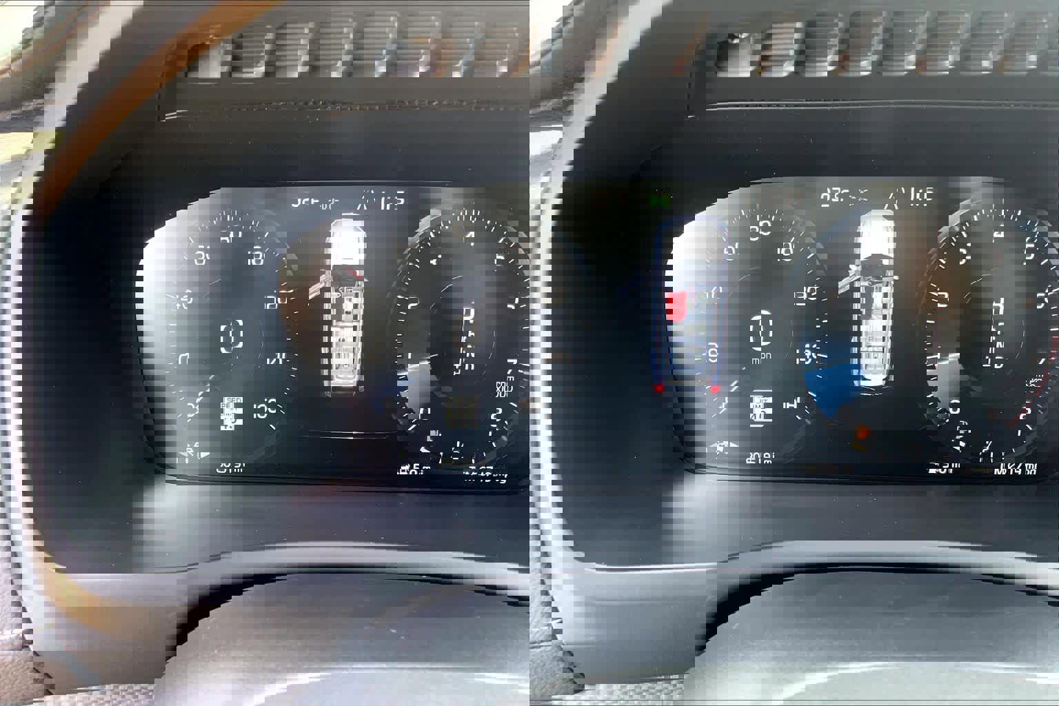 Used 2019 Volvo XC90 T6 R-Design w/ Advanced Package image 23