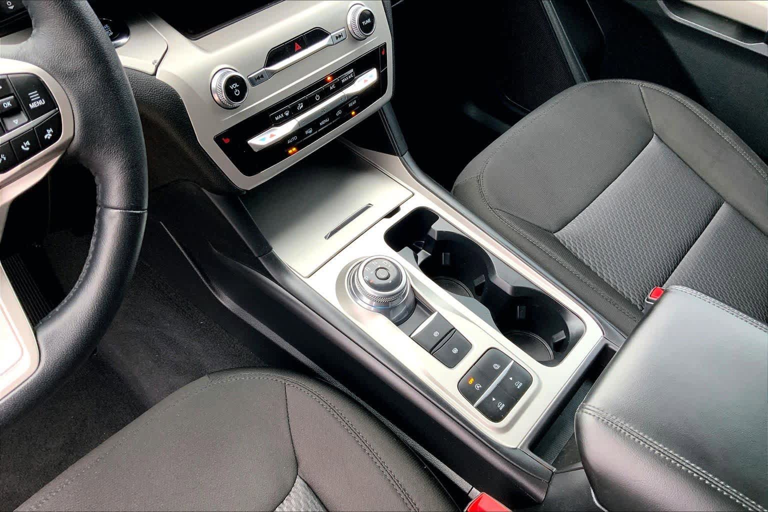 Used 2024 Ford Explorer XLT RWD image 17