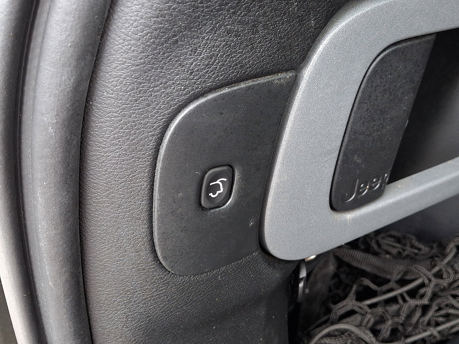 Used 2016 Jeep Cherokee 75th Anniversary AWD/4WD image 30