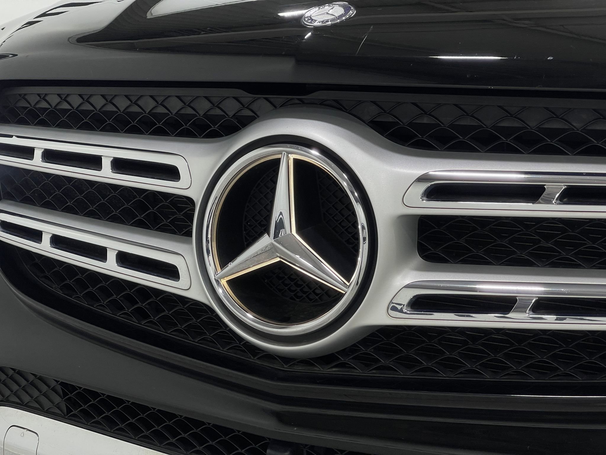 Used 2017 Mercedes-Benz GLS 450 4MATIC w/ Premium Package image 40