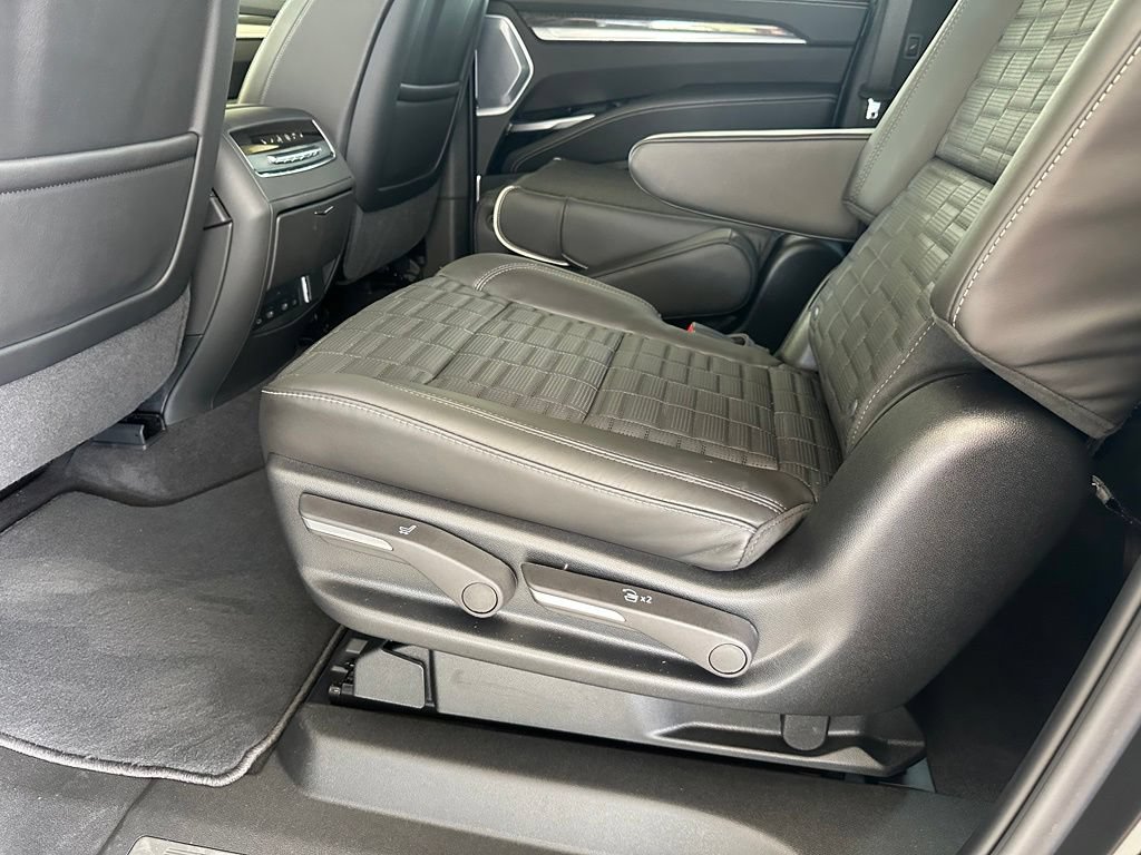 Used 2026 Cadillac Escalade ESV V w/ LPO, ONYX Package AWD/4WD image 27