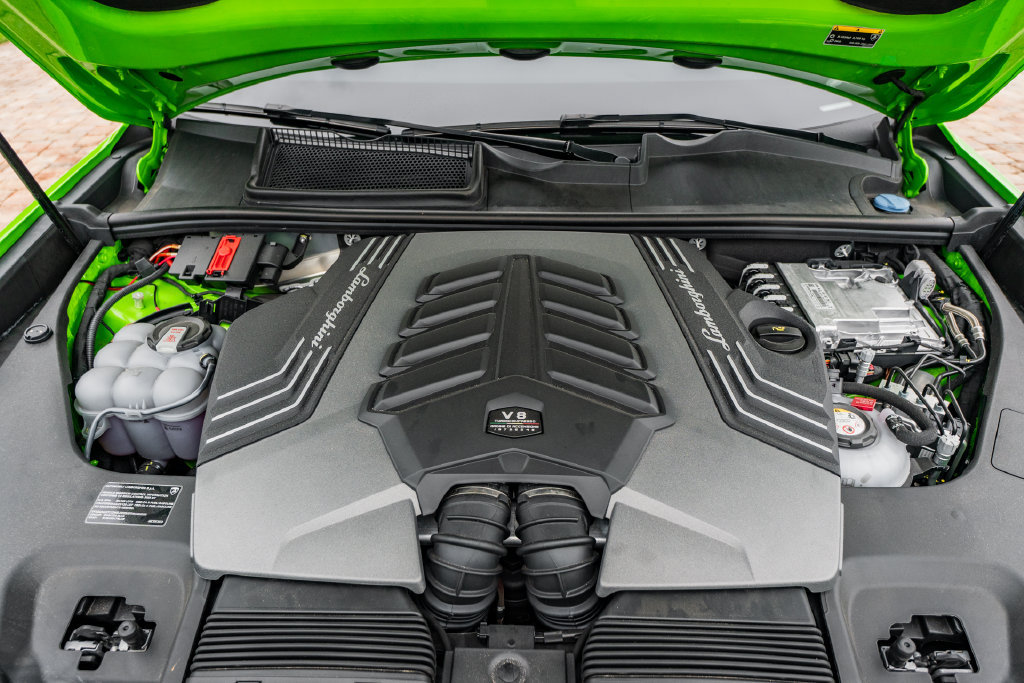 Used 2025 Lamborghini Urus SE AWD/4WD image 45