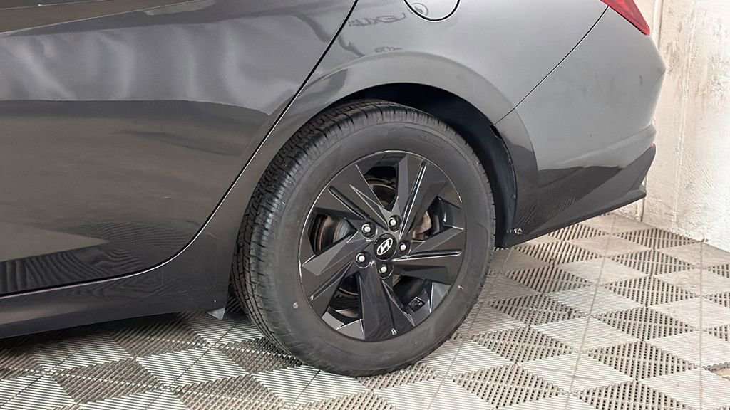 Used 2021 Hyundai Elantra SEL w/ Convenience Package image 5