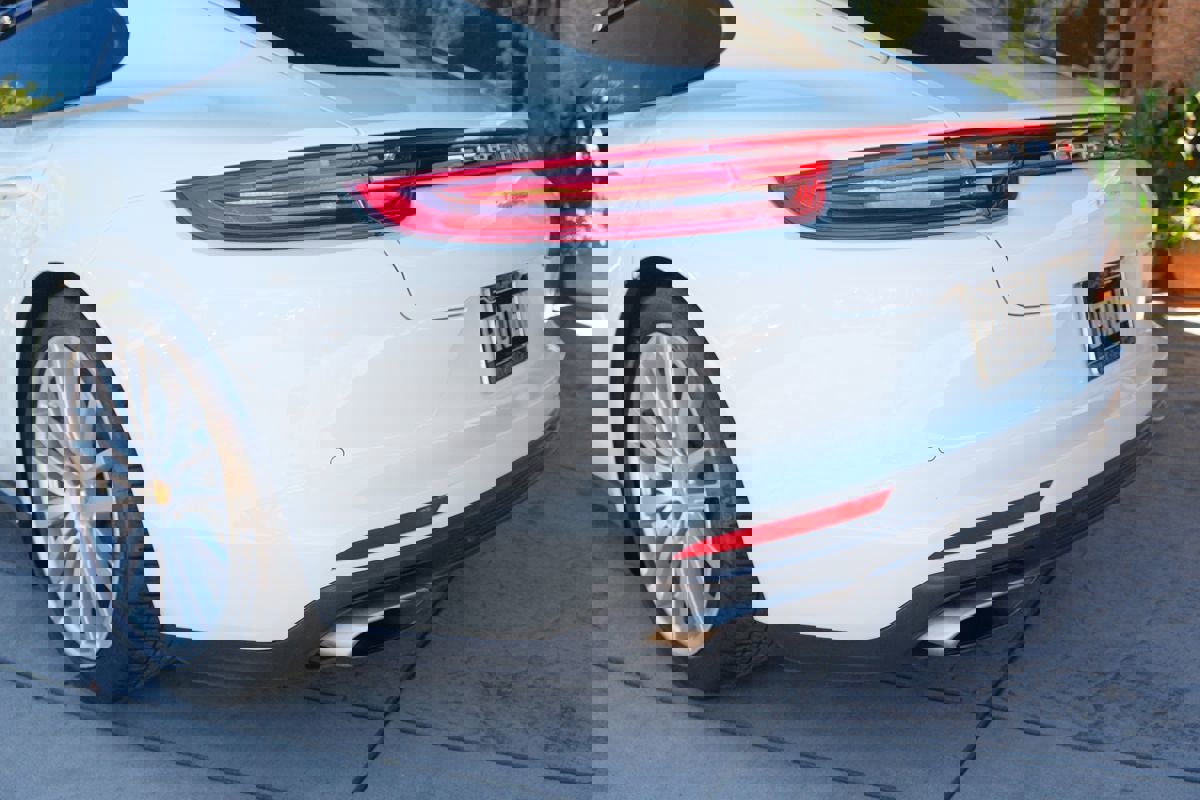 Used 2017 Porsche Panamera image 43