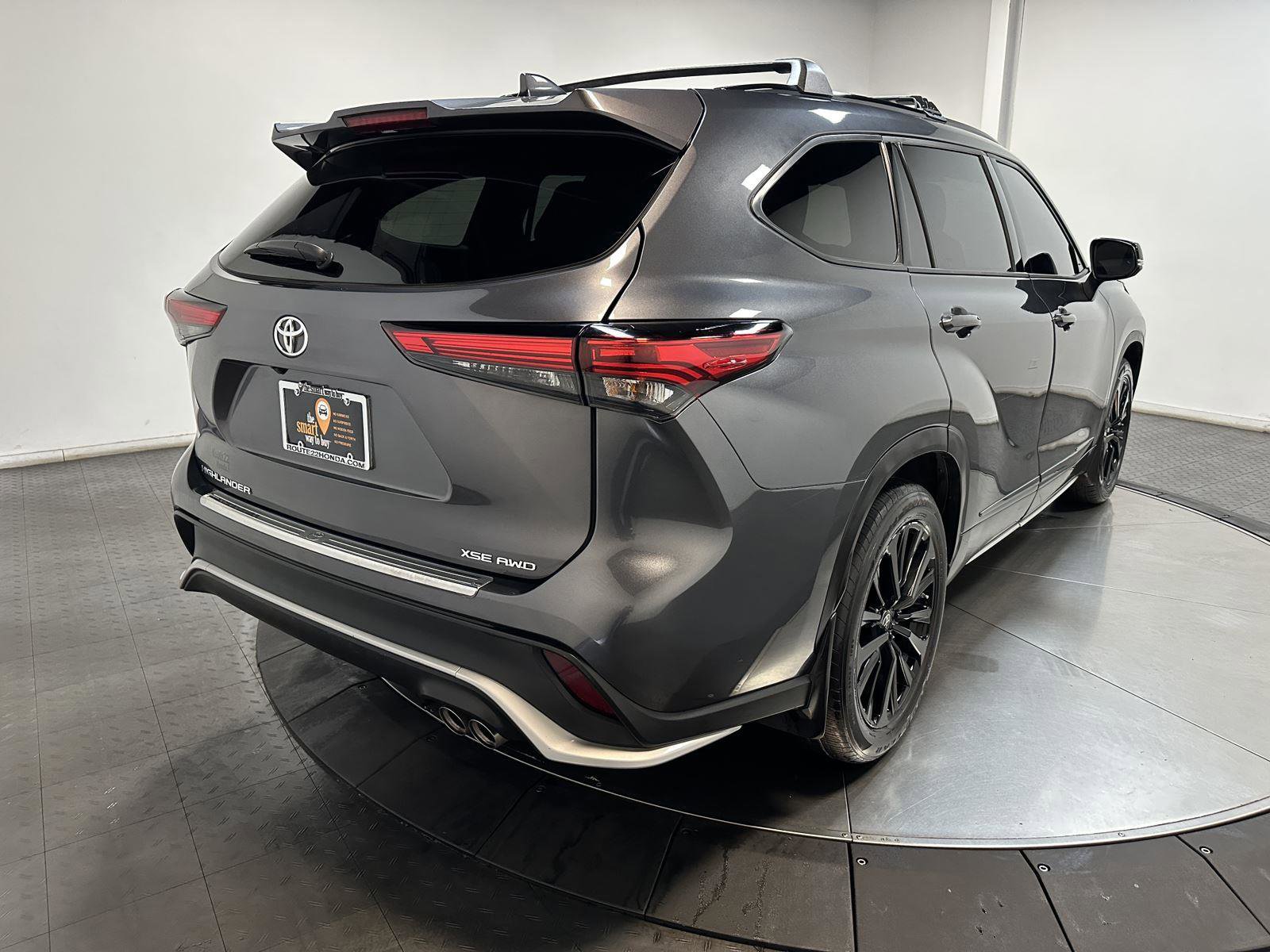 Used 2023 Toyota Highlander XSE AWD/4WD image 13