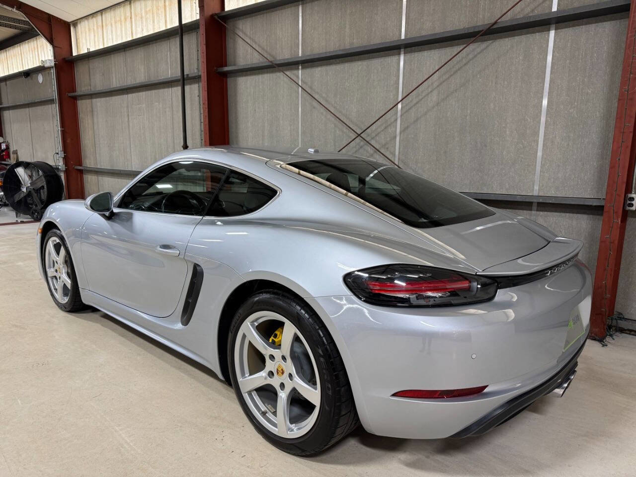 Used 2018 Porsche 718 Cayman Base 2dr Coupe image 9