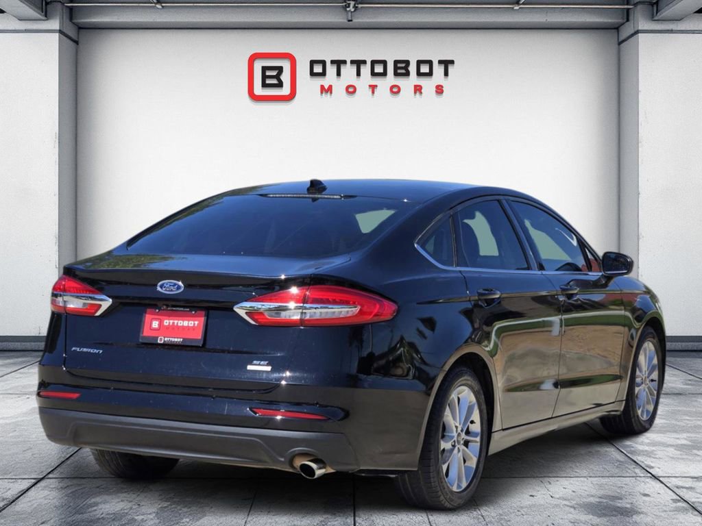 Used 2019 Ford Fusion SE FWD image 4