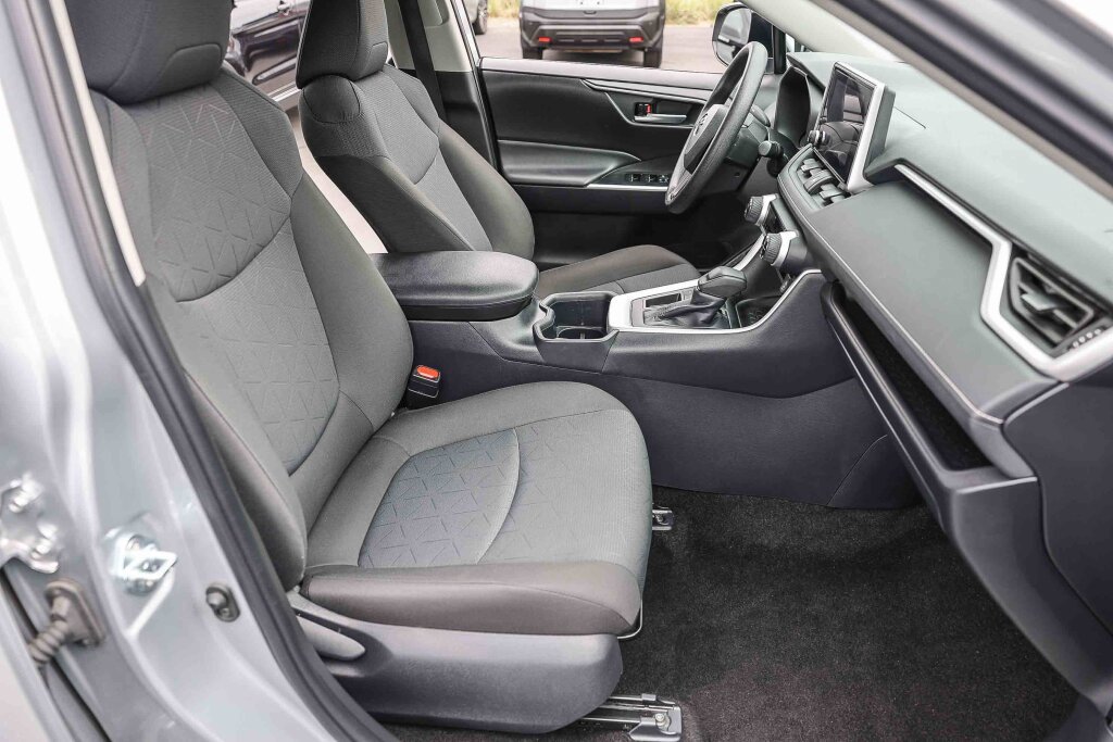 Certified 2025 Toyota RAV4 XLE FWD image 6