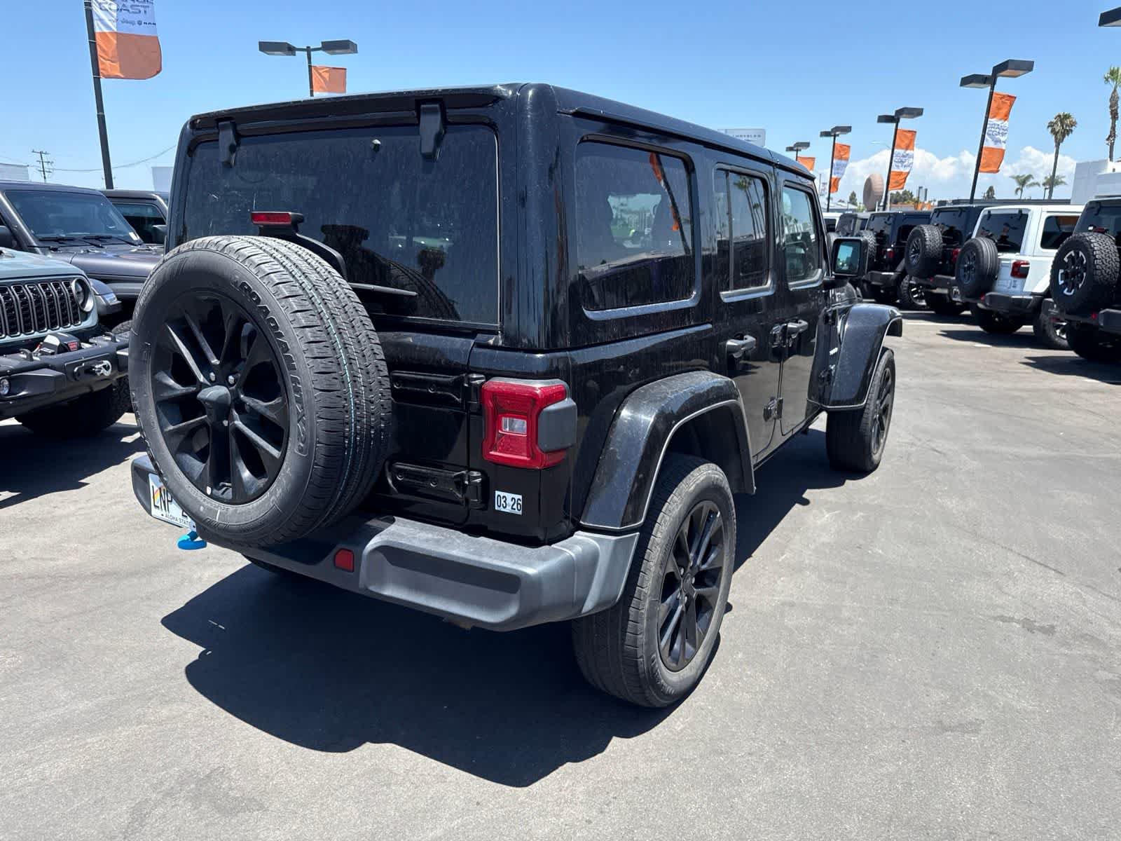 Used 2024 Jeep Wrangler Unlimited Sahara AWD/4WD image 19
