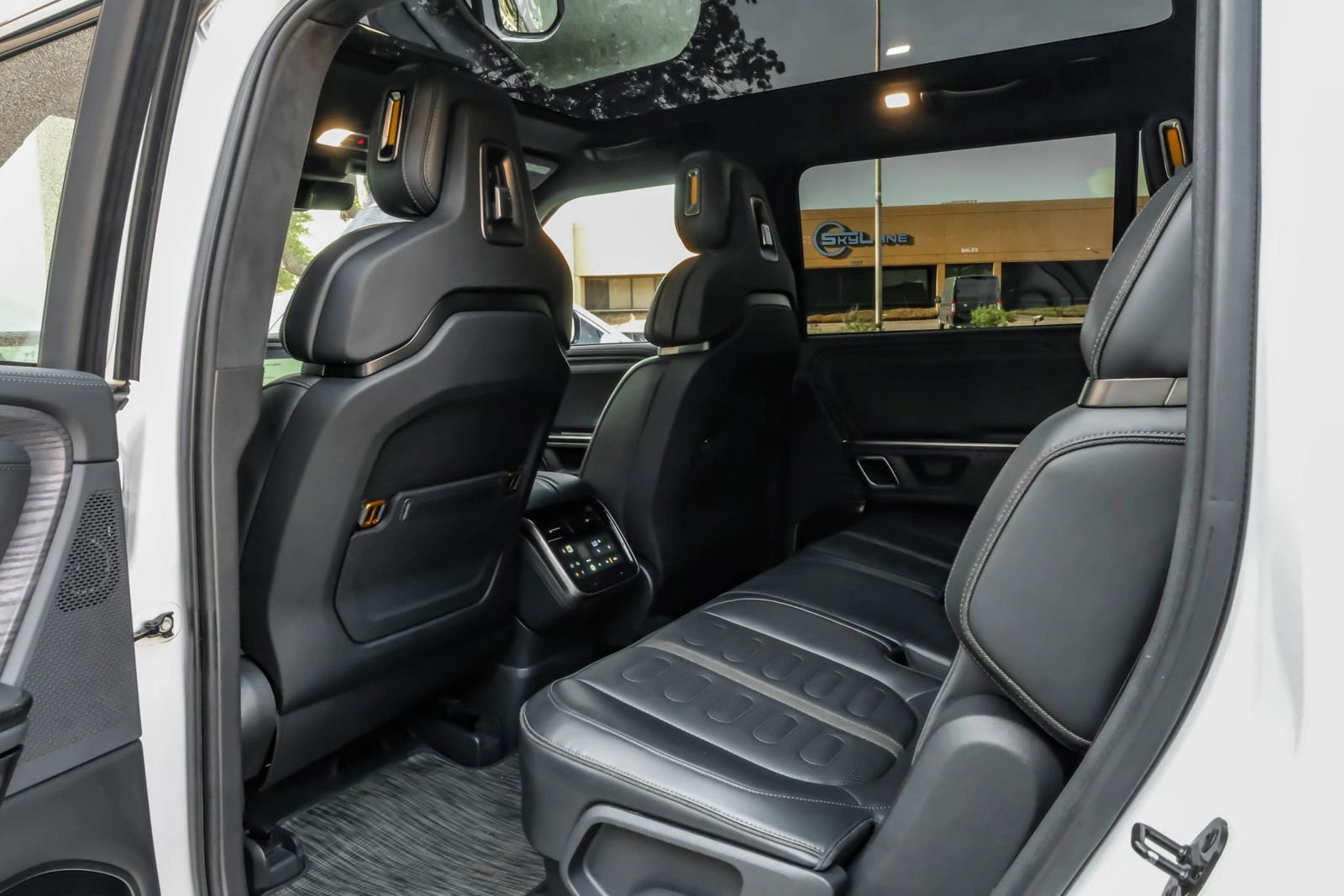 Used 2024 Rivian R1S Adventure image 50