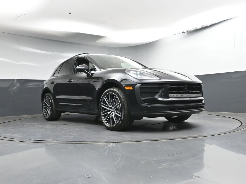 Certified 2025 Porsche Macan image 29