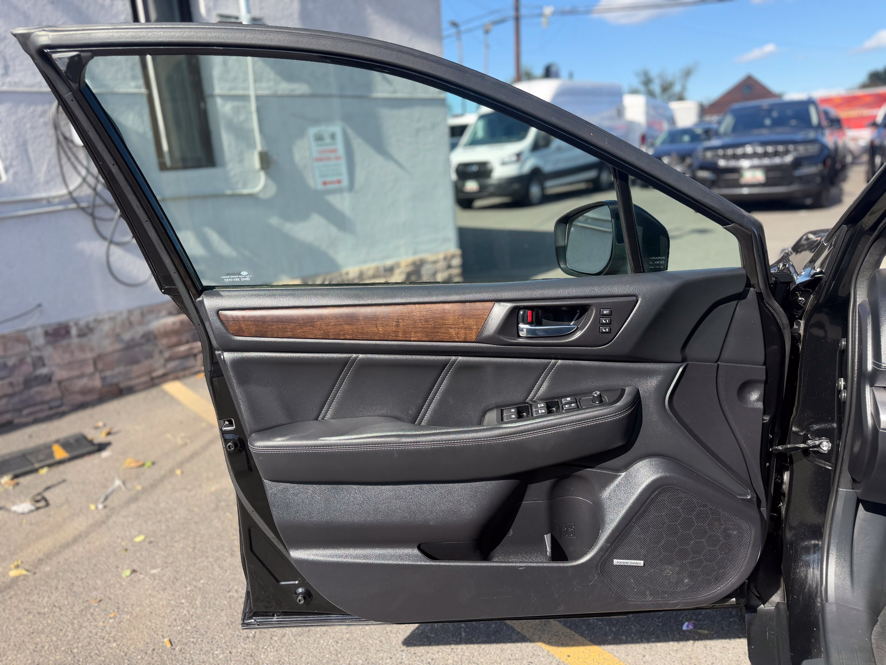 Used 2018 Subaru Outback 2.5i Limited AWD/4WD image 12