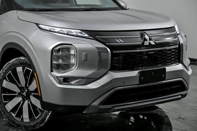 New 2026 Mitsubishi Outlander SE AWD/4WD image 2