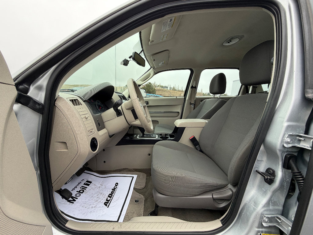 Used 2010 Ford Escape XLS image 2