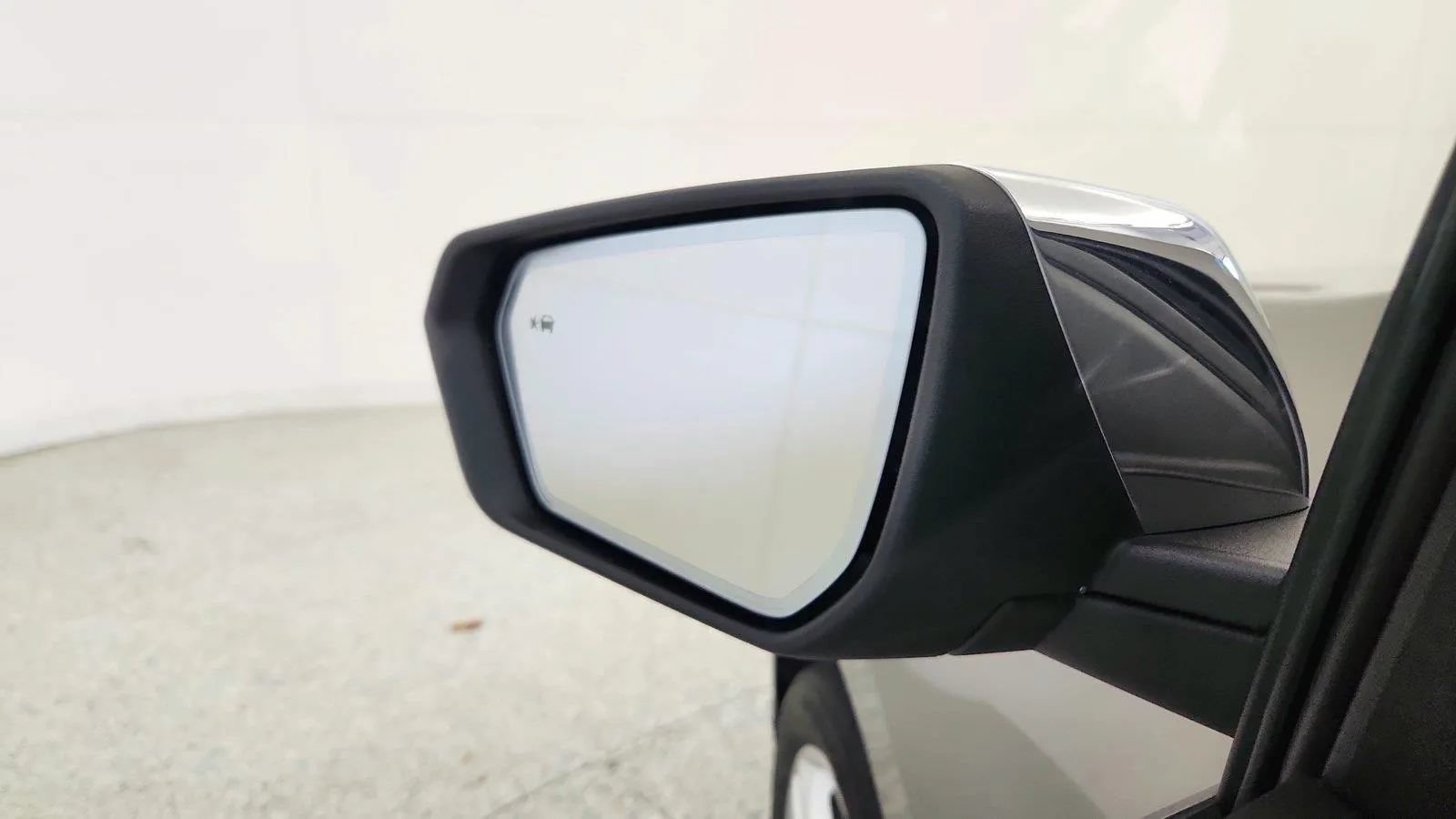 Used 2018 Chevrolet Equinox Premier AWD/4WD image 16