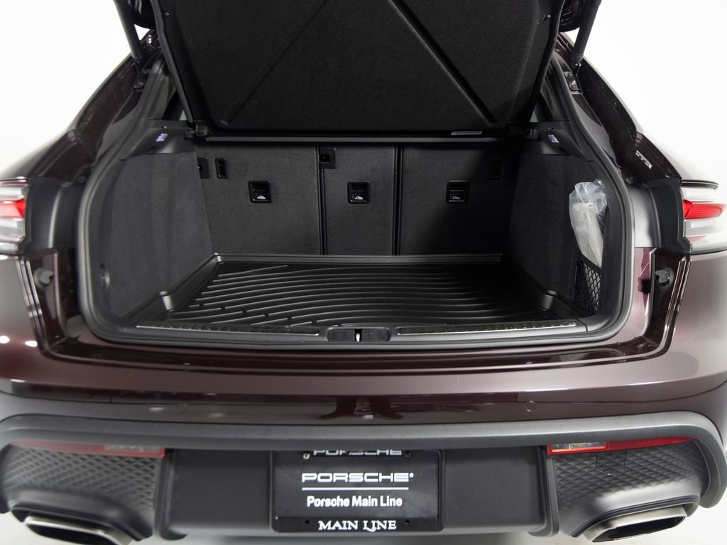 Certified 2025 Porsche Macan image 41