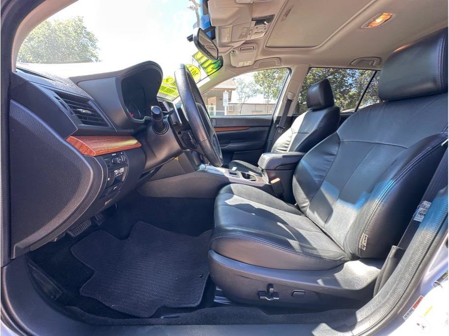 Used 2013 Subaru Outback 3.6R Limited AWD/4WD image 14