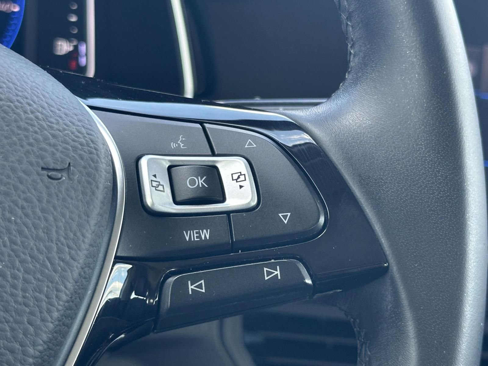 Used 2019 Volkswagen Jetta SEL w/ Cold Weather Package FWD image 24