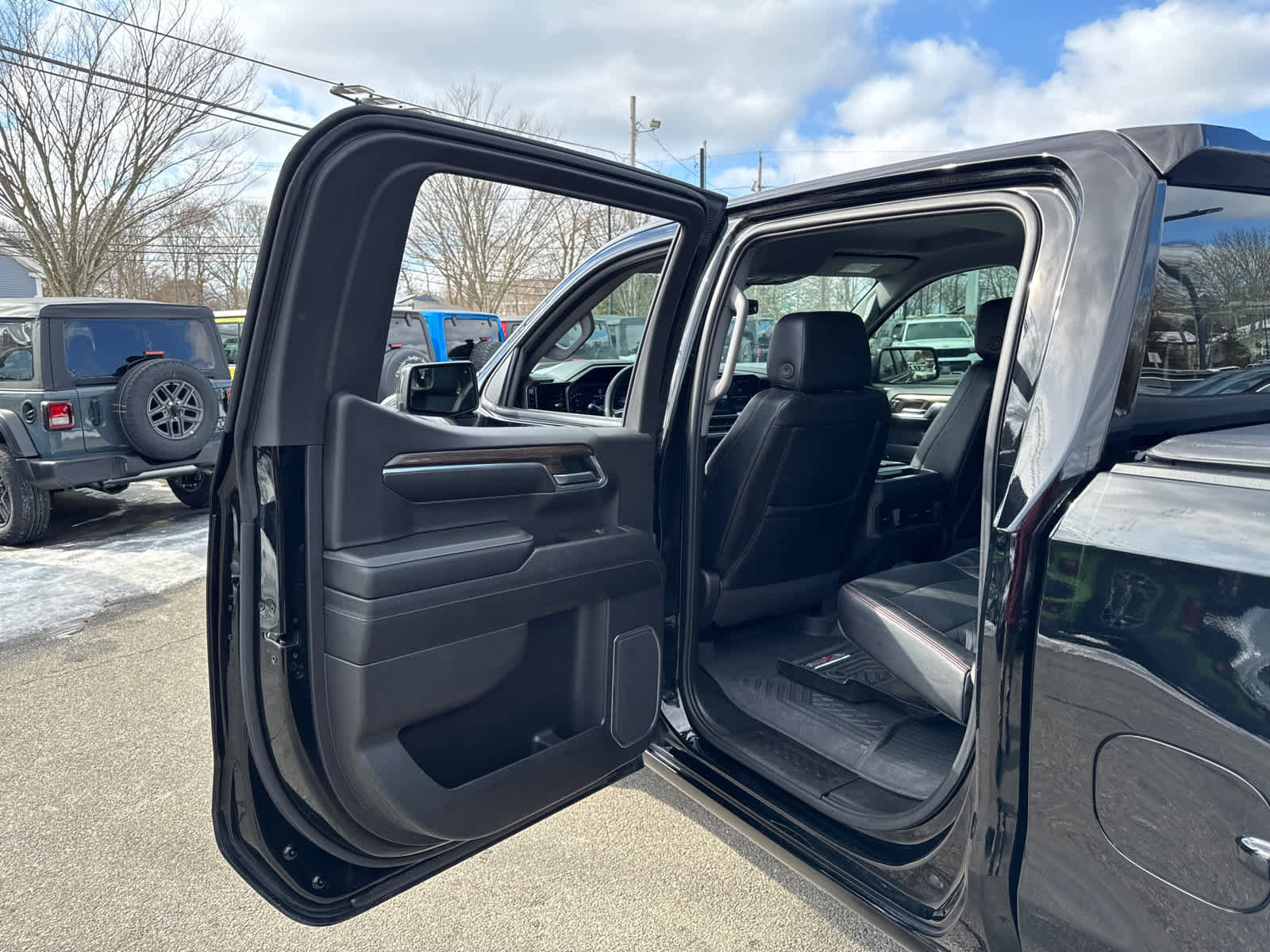 Used 2024 Chevrolet Silverado 1500 LT Trail Boss w/ Convenience Package II image 29