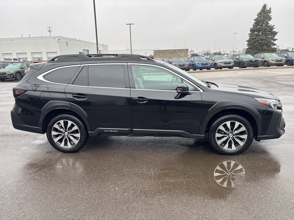 Used 2023 Subaru Outback Limited image 2