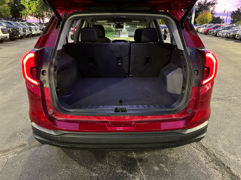 Used 2023 GMC Terrain SLE w/ Driver Convenience Package AWD/4WD image 9